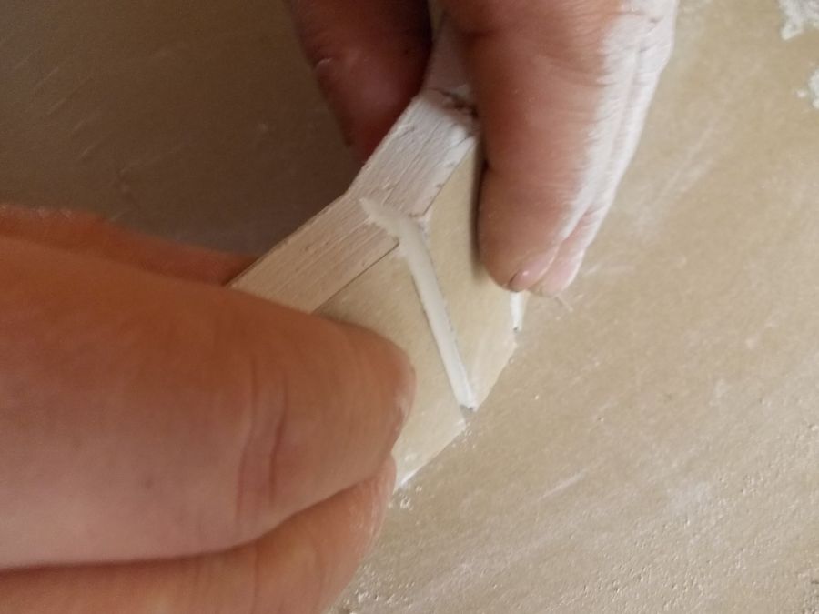 Nacinanie płyty gipsowej na łuki i fale