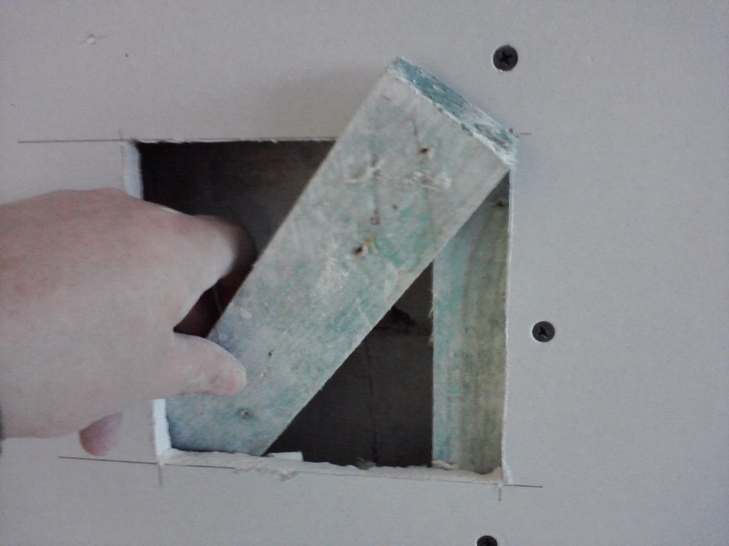 Jak naprawić dziurę w płycie gipsowo-kartonowej