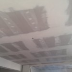 Otynkowany strop a mocowanie wieszaków sufitu